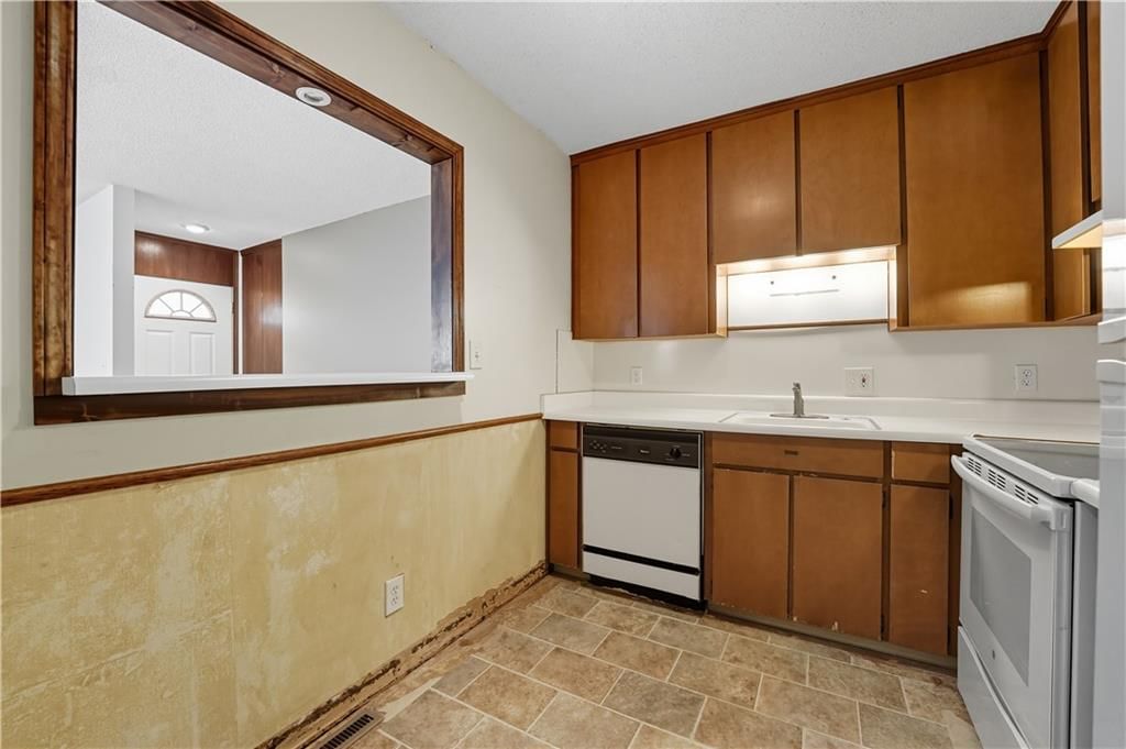 Photo 22 of 35 - 8340-8342 Grandview Lane