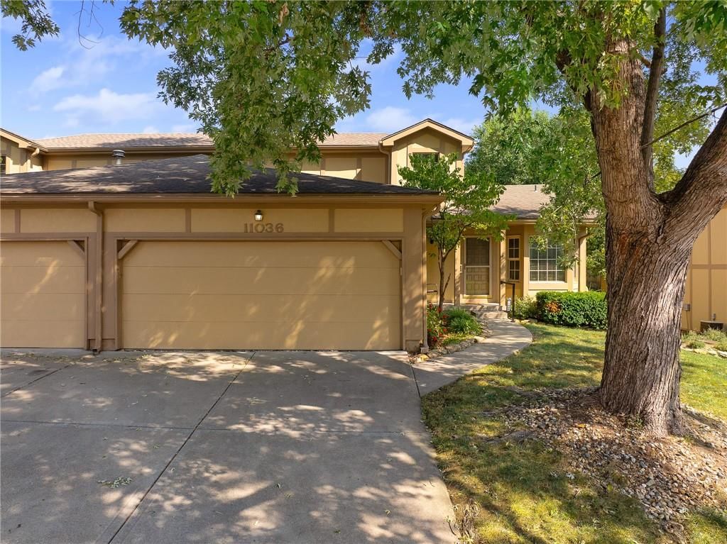 11036 W 96th Place, Overland Park, KS