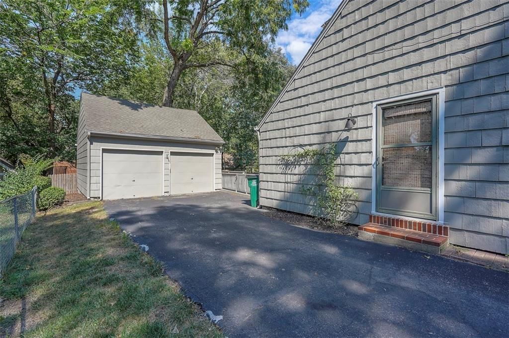 2806 W 49th Terrace — photo 26