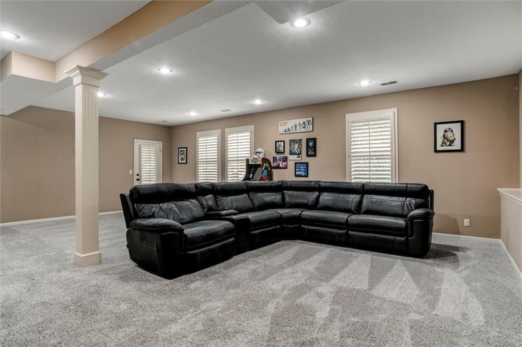 Photo 17 of 35 - 636 N Diane Drive