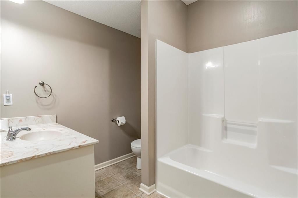 Photo 20 of 35 - 636 N Diane Drive