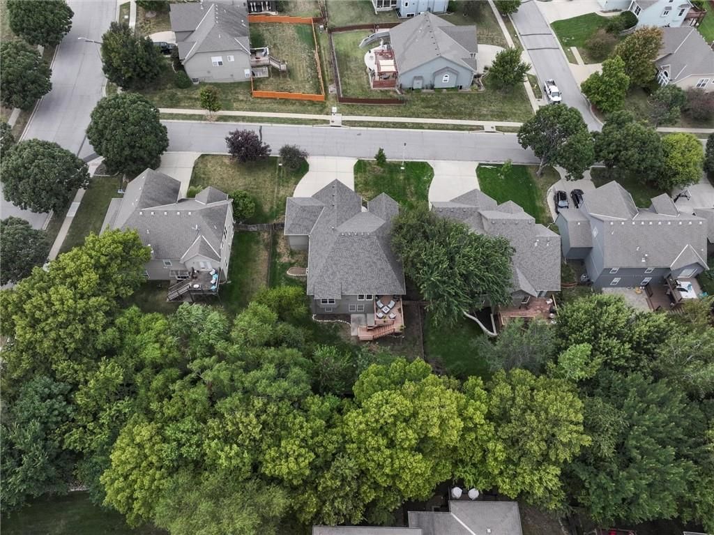 Photo 31 of 35 - 636 N Diane Drive