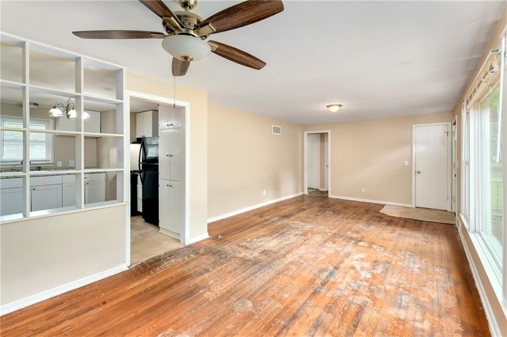 6121 Willow Avenue — photo 3