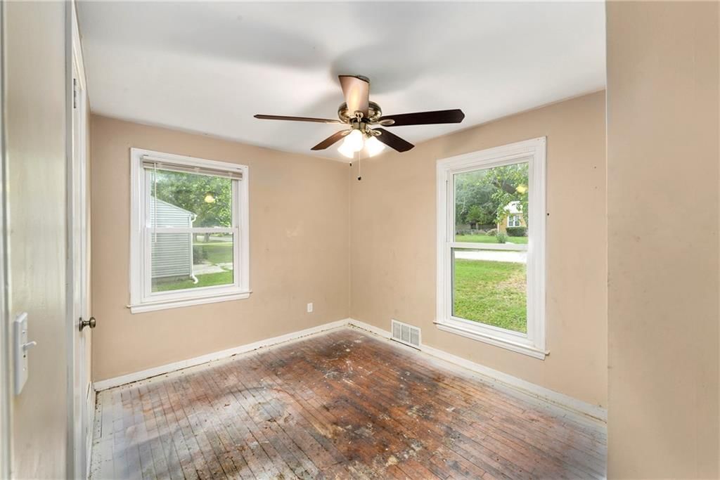 6121 Willow Avenue — photo 10