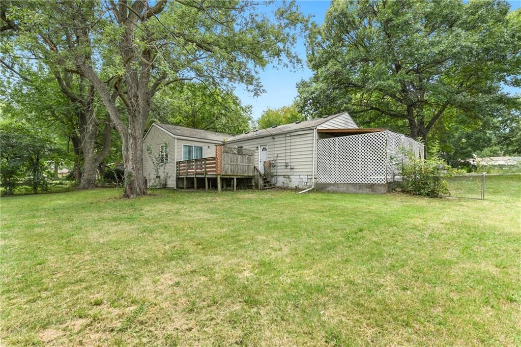 6121 Willow Avenue — photo 28