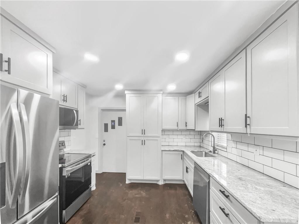 612 N Logan Street — photo 6