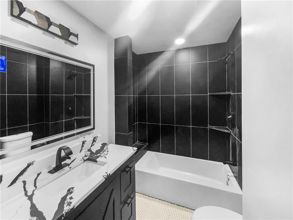 612 N Logan Street — photo 7
