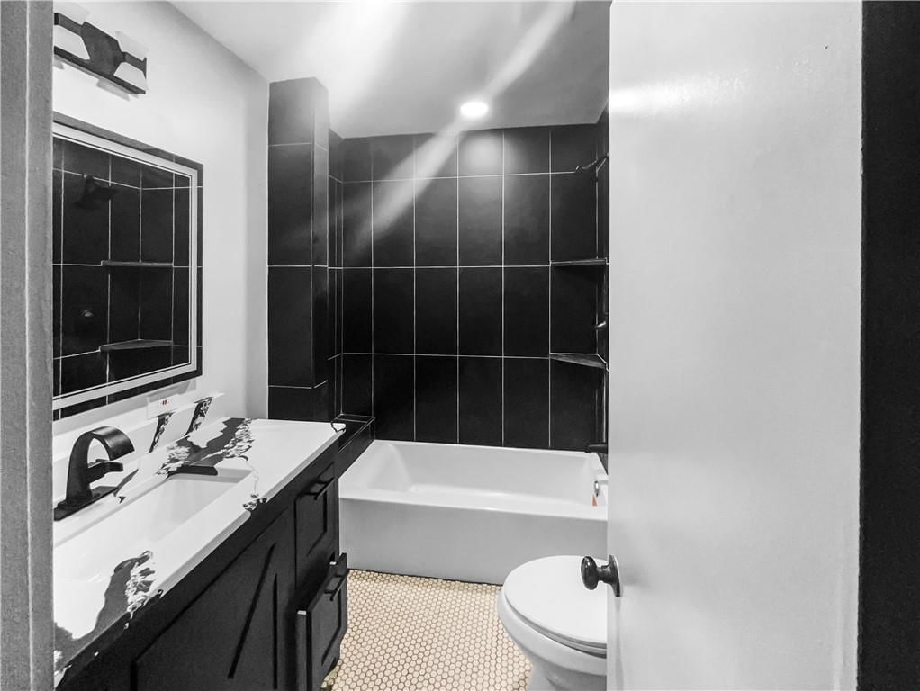 612 N Logan Street — photo 11