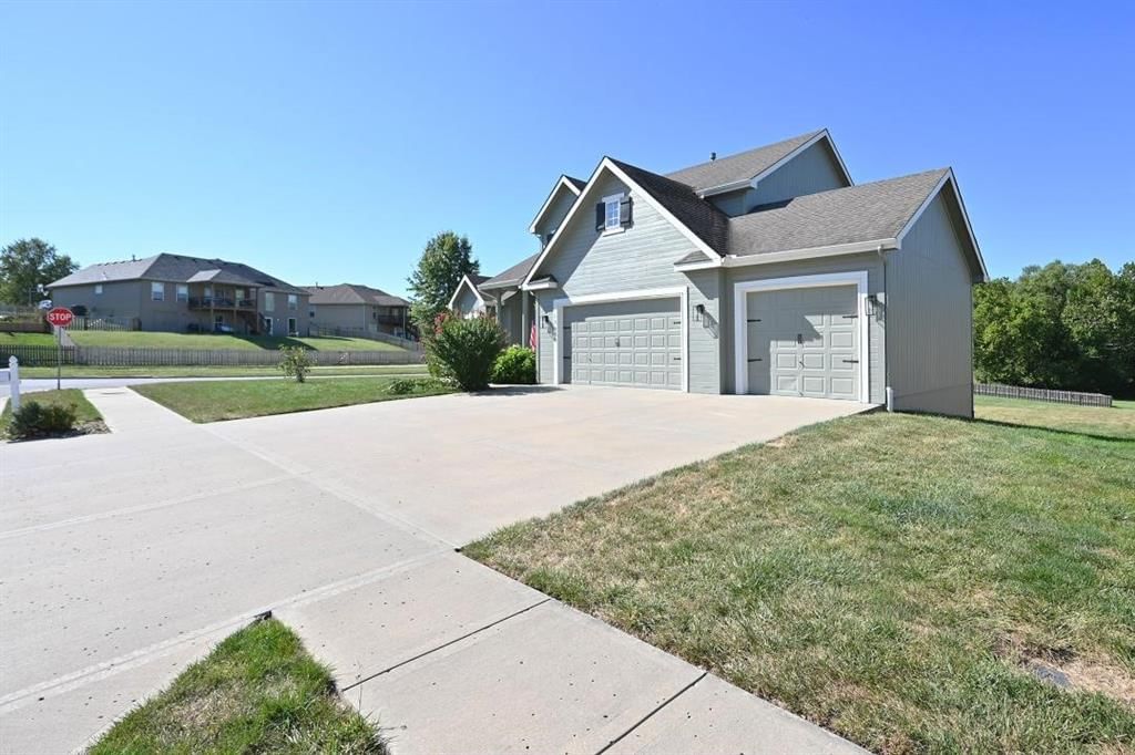 13900 Cole Crossing Court — photo 3