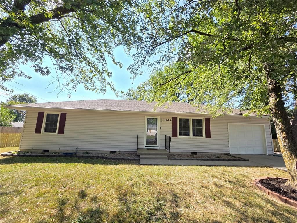 903 S Ash Street, Garden City, MO