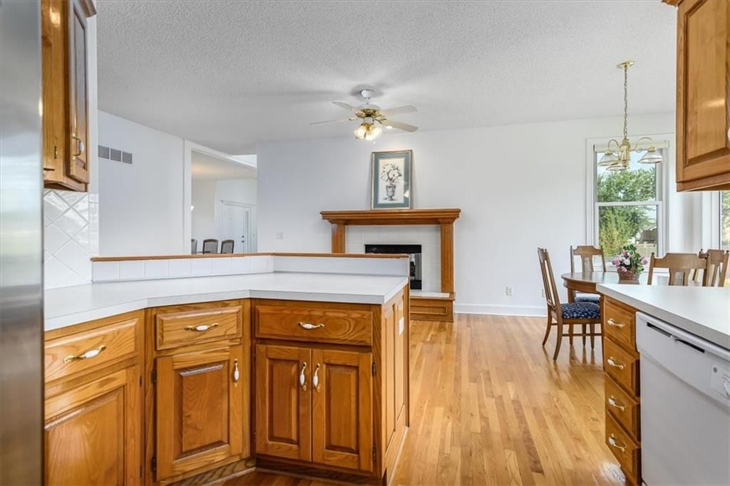 22910 W 51st Street — photo 10