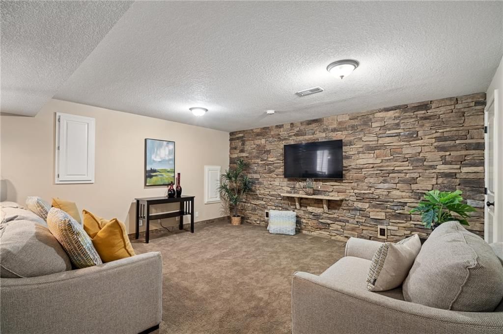 18533 Sycamore Court — photo 42