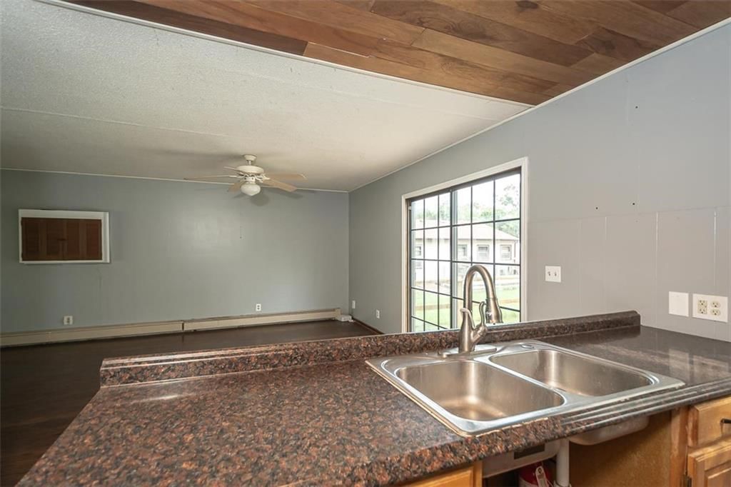 305 Maple Street — photo 10