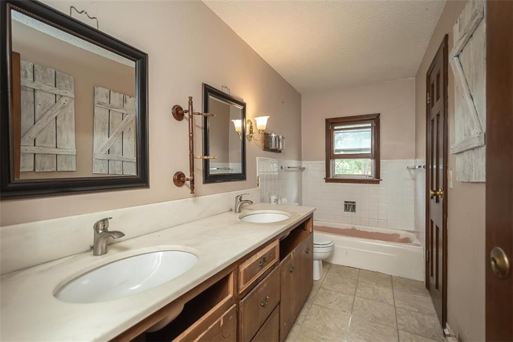 305 Maple Street — photo 17