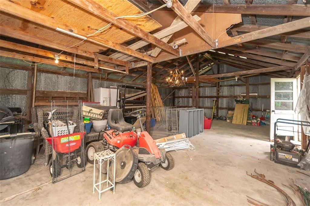 305 Maple Street — photo 45