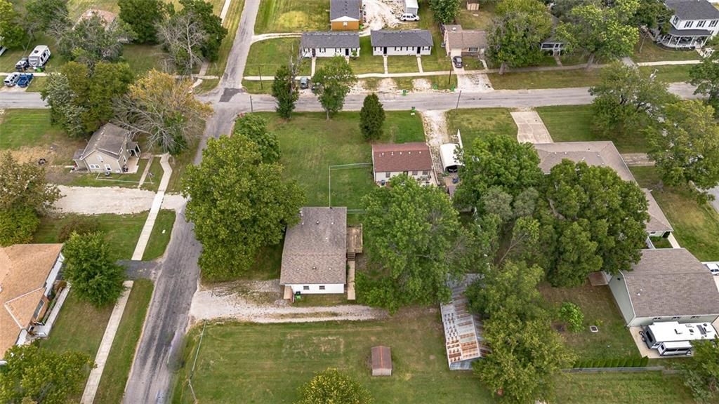 305 Maple Street — photo 50