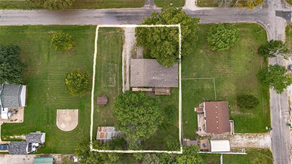 305 Maple Street — photo 51
