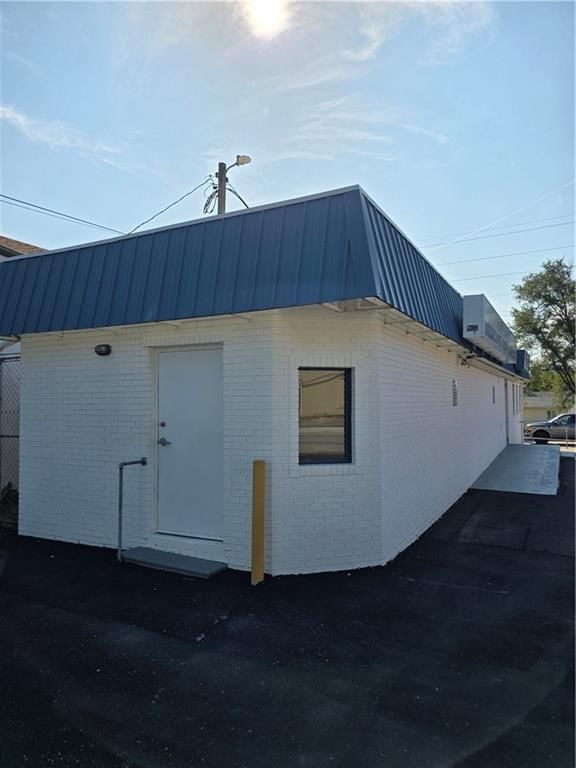 6303 King Hill Avenue — photo 3