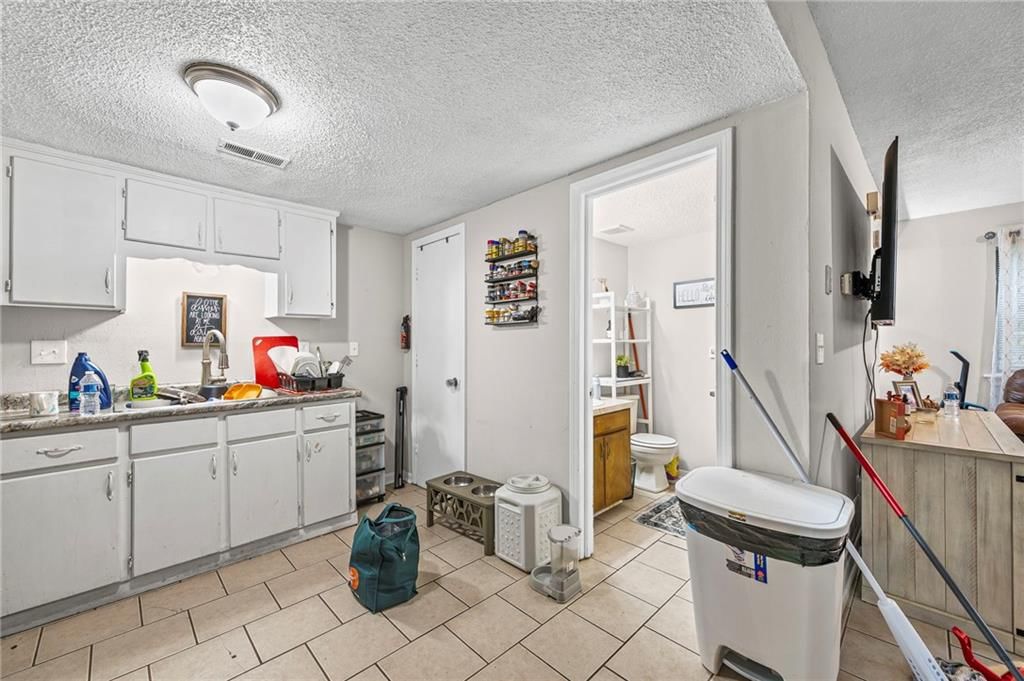 Photo 9 of 36 - 725/27 Chestnut Street