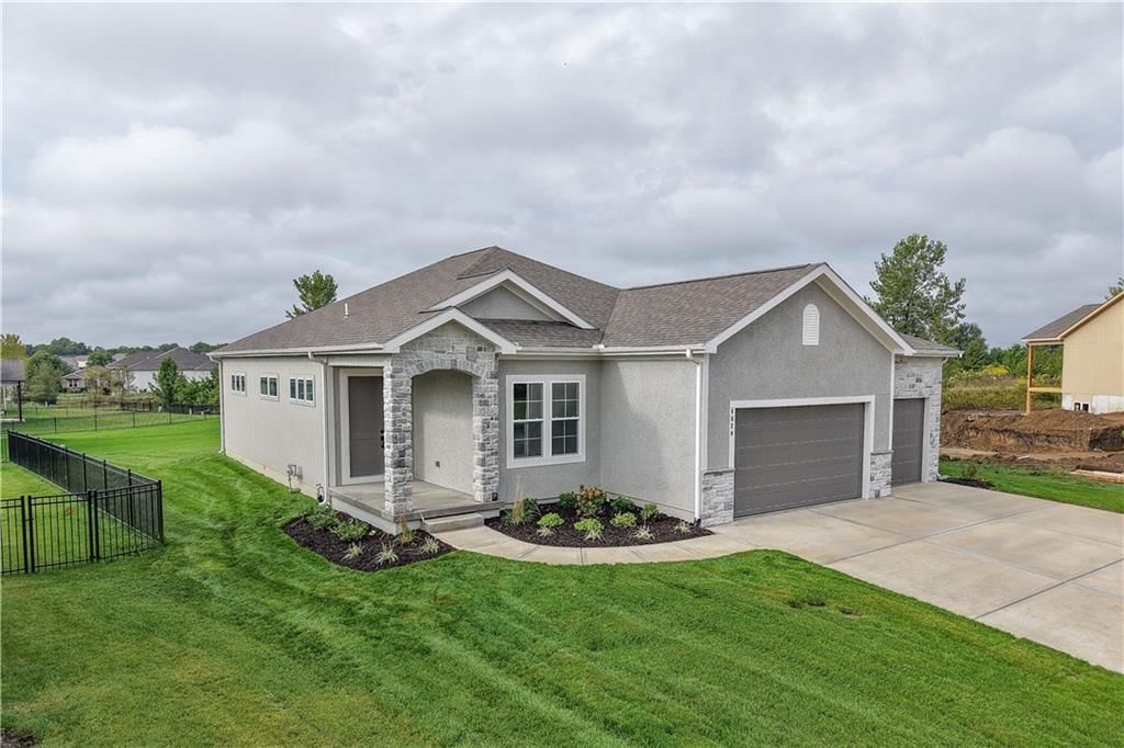 4528 SW Berkshire Drive — photo 3