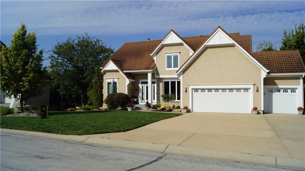 6122 NE Upperwood Road, Lee's Summit, MO