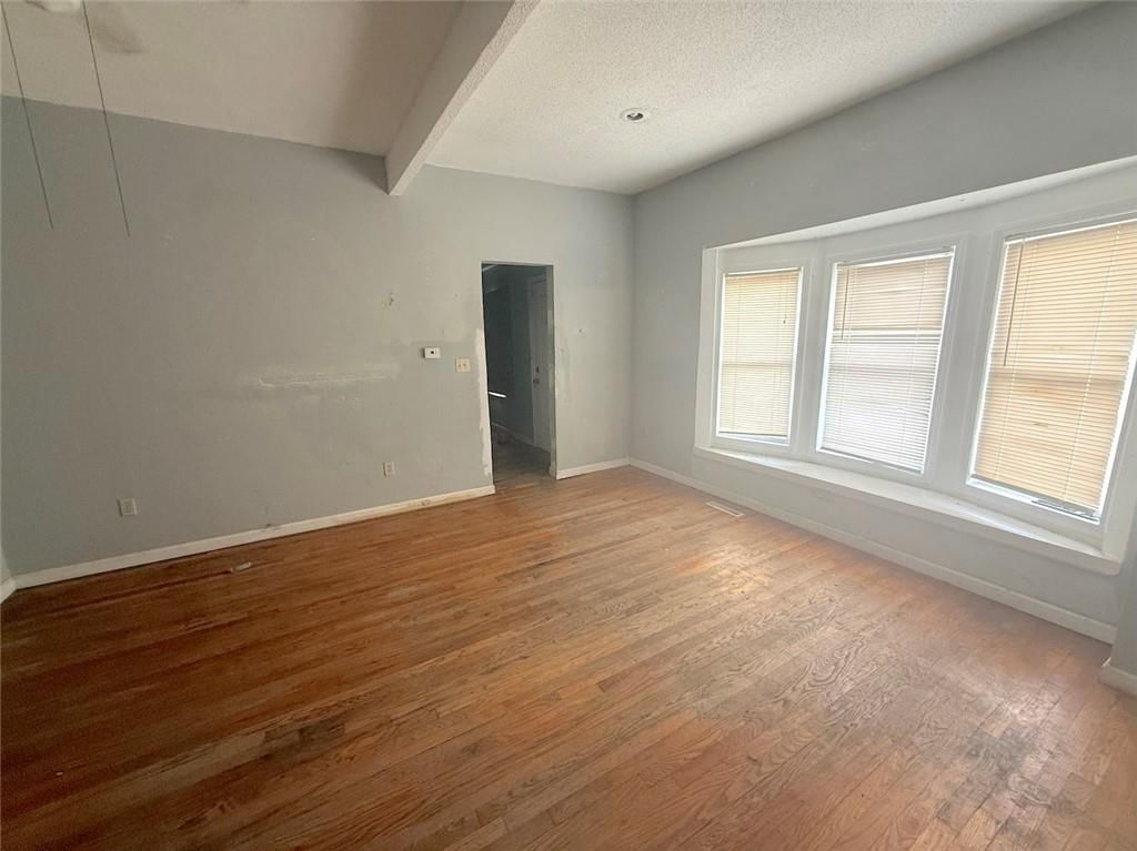 2451 Chelsea Avenue — photo 3