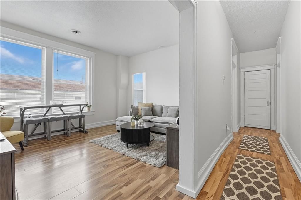 101 W Broadway Avenue — photo 15