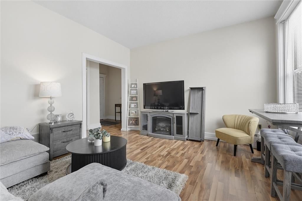 101 W Broadway Avenue — photo 17