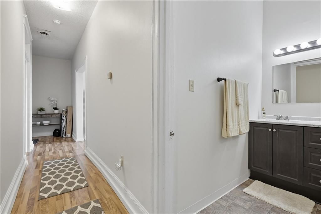 101 W Broadway Avenue — photo 22