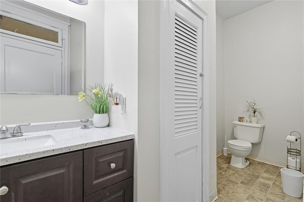 101 W Broadway Avenue — photo 23