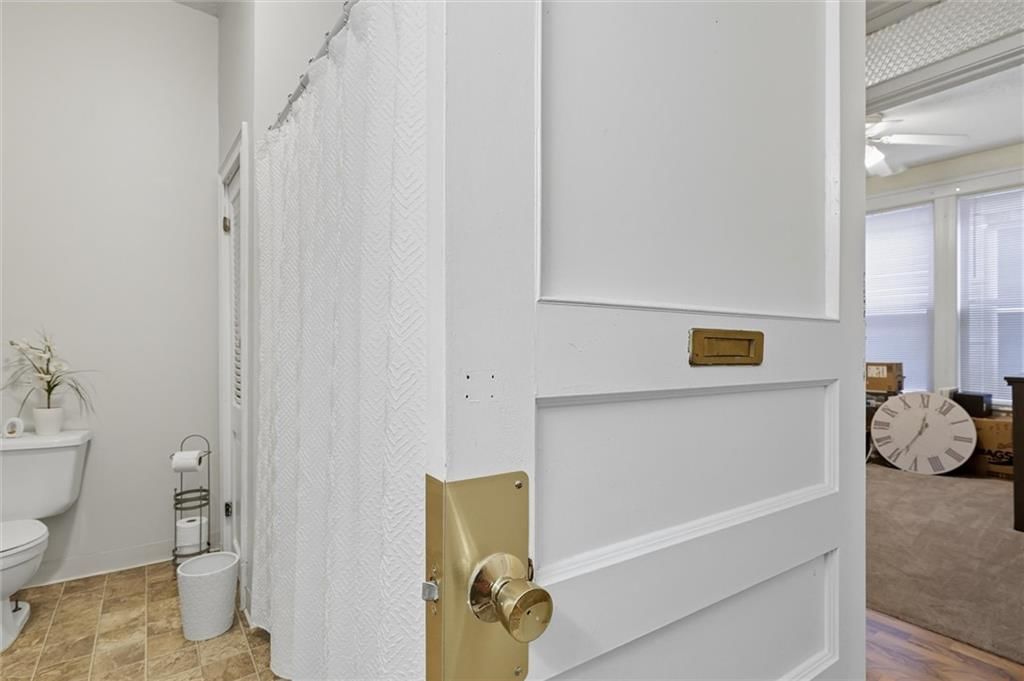101 W Broadway Avenue — photo 24