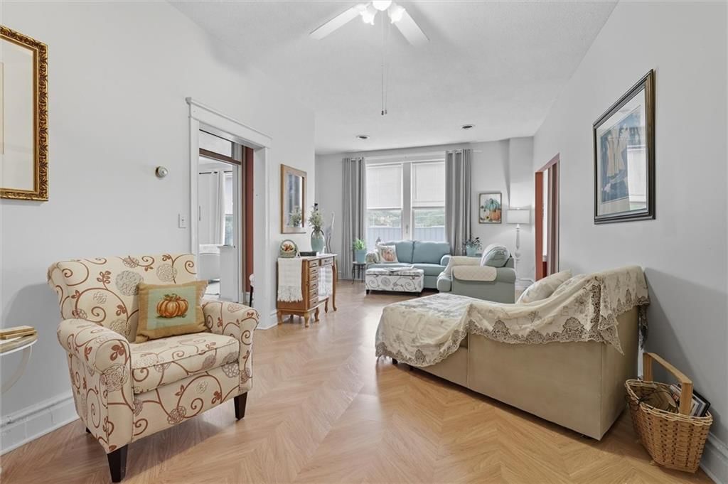 101 W Broadway Avenue — photo 28