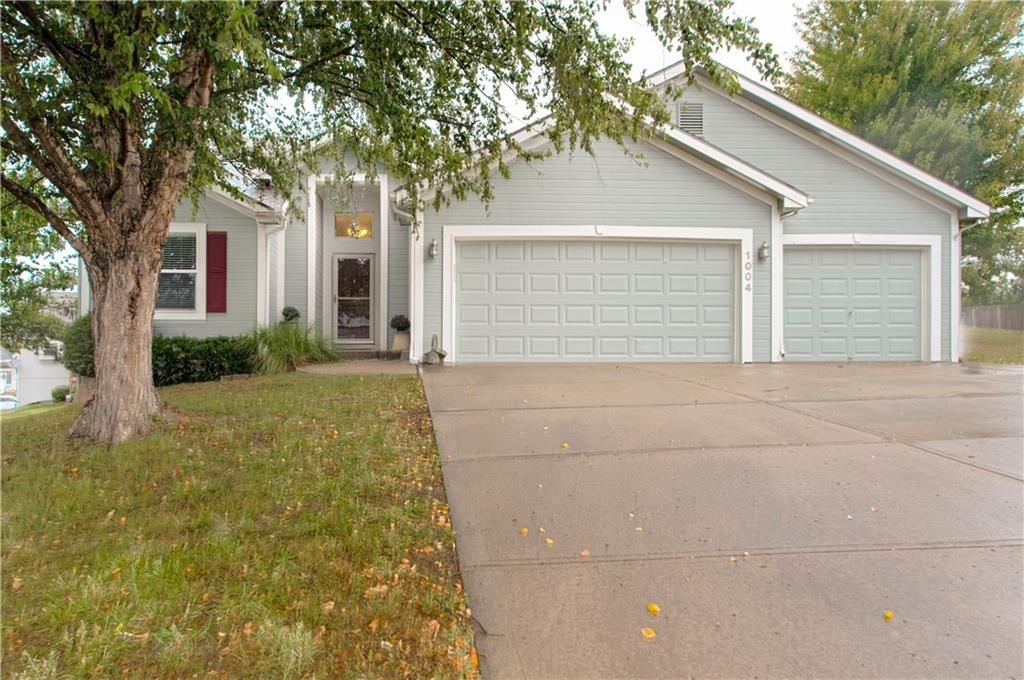 1004 Hackberry Court — photo 2