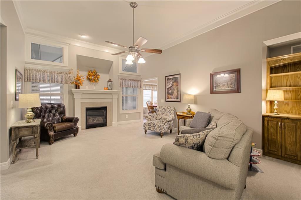 1004 Hackberry Court — photo 5