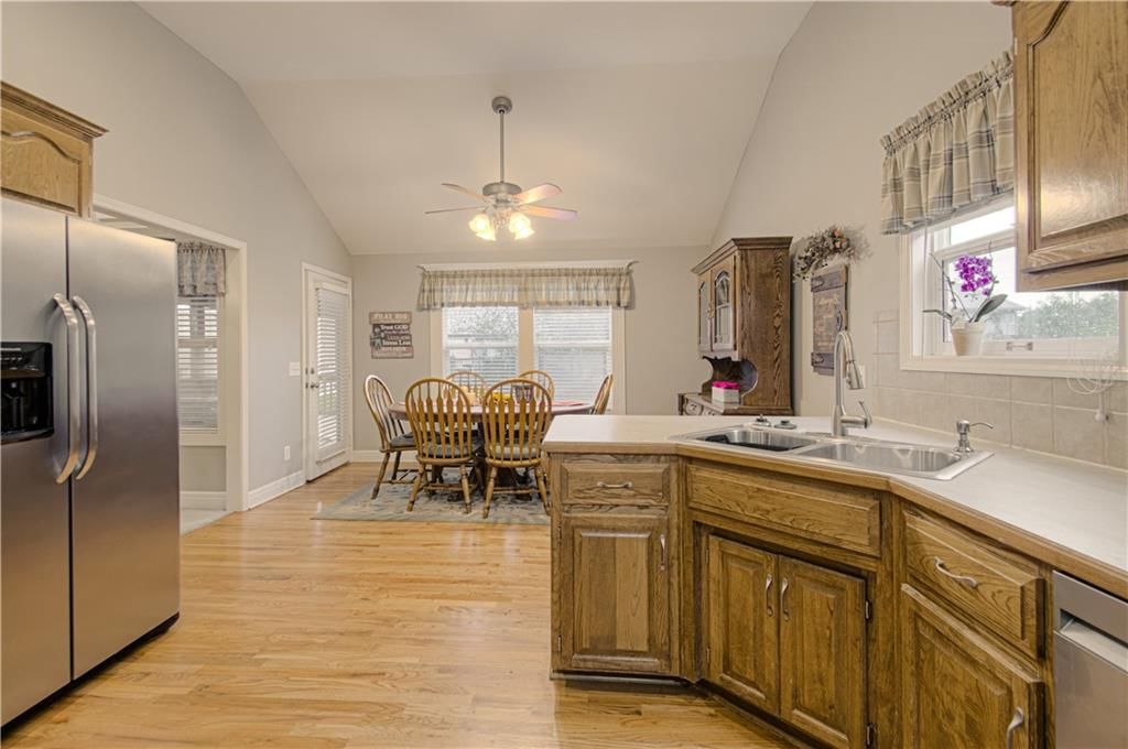1004 Hackberry Court — photo 9