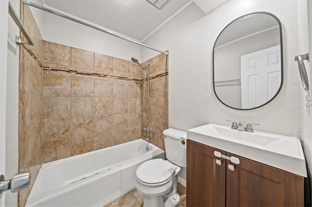 Photo 20 of 41 - 1835 E 153rd Circle