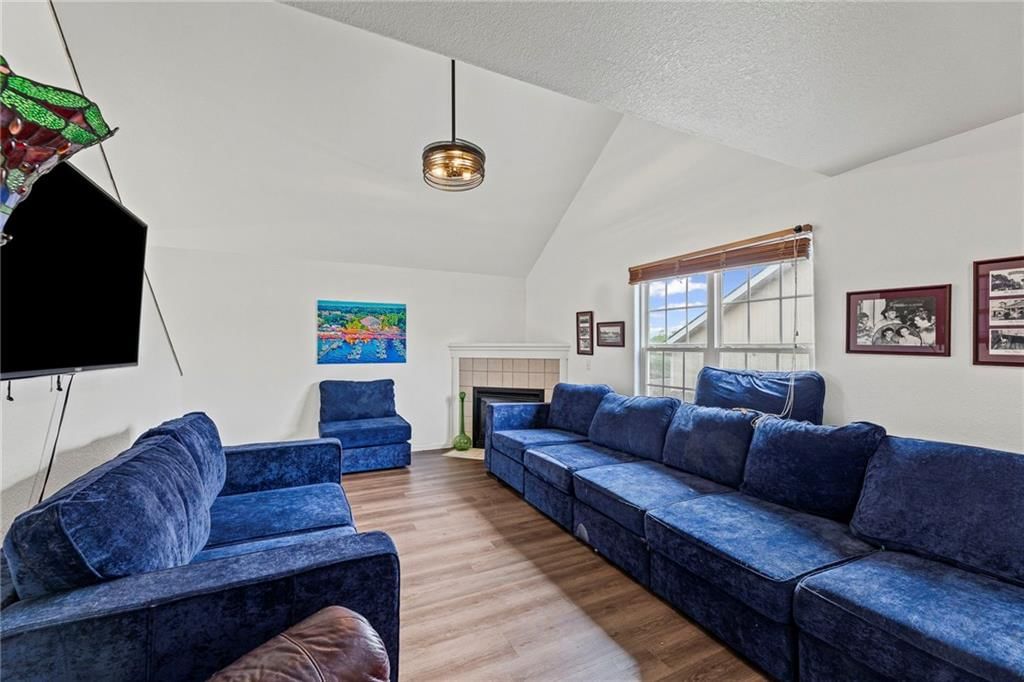 1526 Legend Trail Drive — photo 5