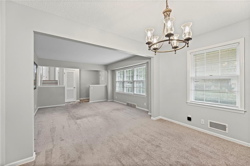 Photo 5 of 28 - 9609 Glenwood Street