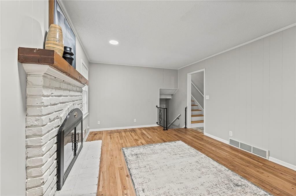 Photo 7 of 28 - 9609 Glenwood Street