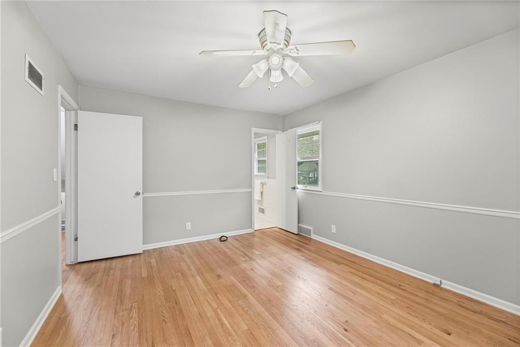 Photo 17 of 28 - 9609 Glenwood Street