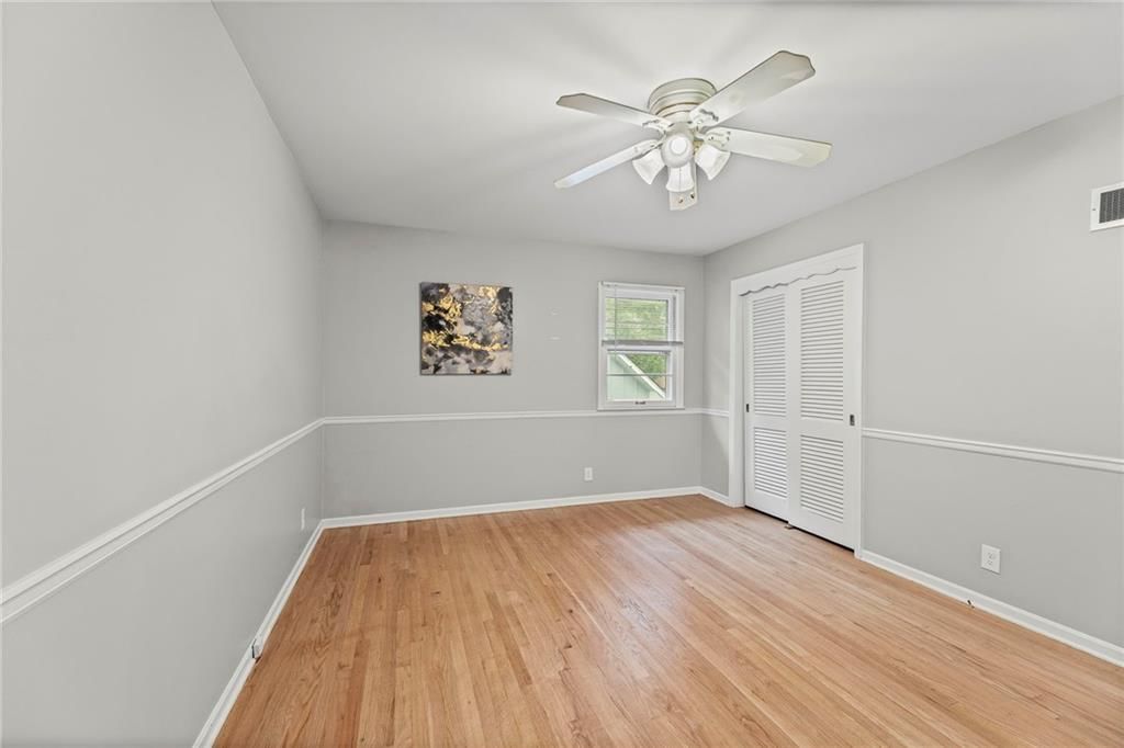 Photo 19 of 28 - 9609 Glenwood Street