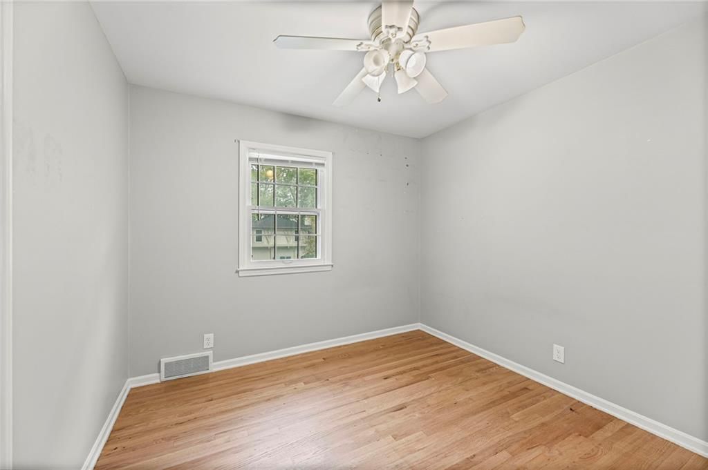 Photo 21 of 28 - 9609 Glenwood Street