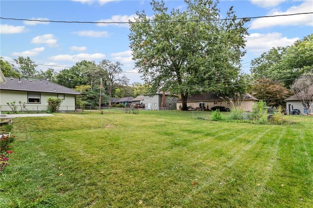 Photo 27 of 28 - 9609 Glenwood Street