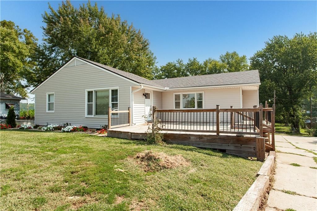 301 N Lee Street, Buckner, MO