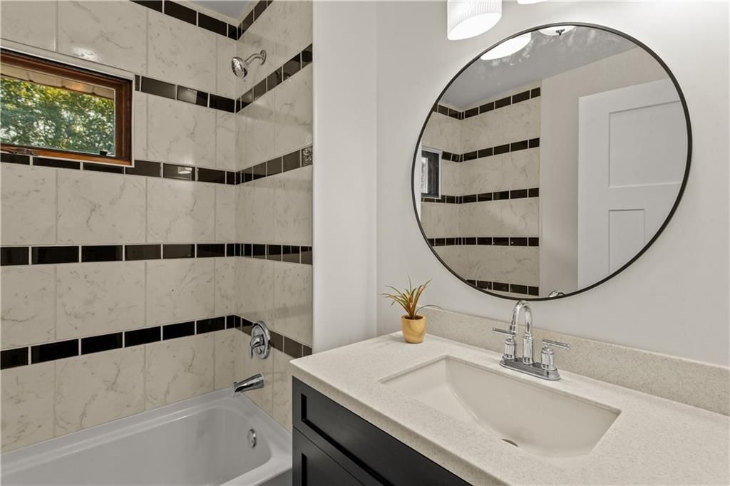 301 N Lee Street — photo 28