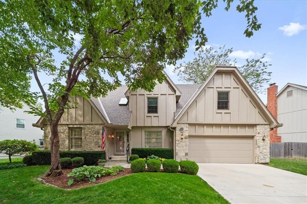 8028 W 116 Street, Overland Park, KS
