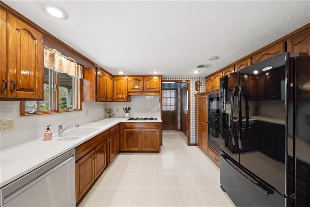 8028 W 116 Street — photo 12