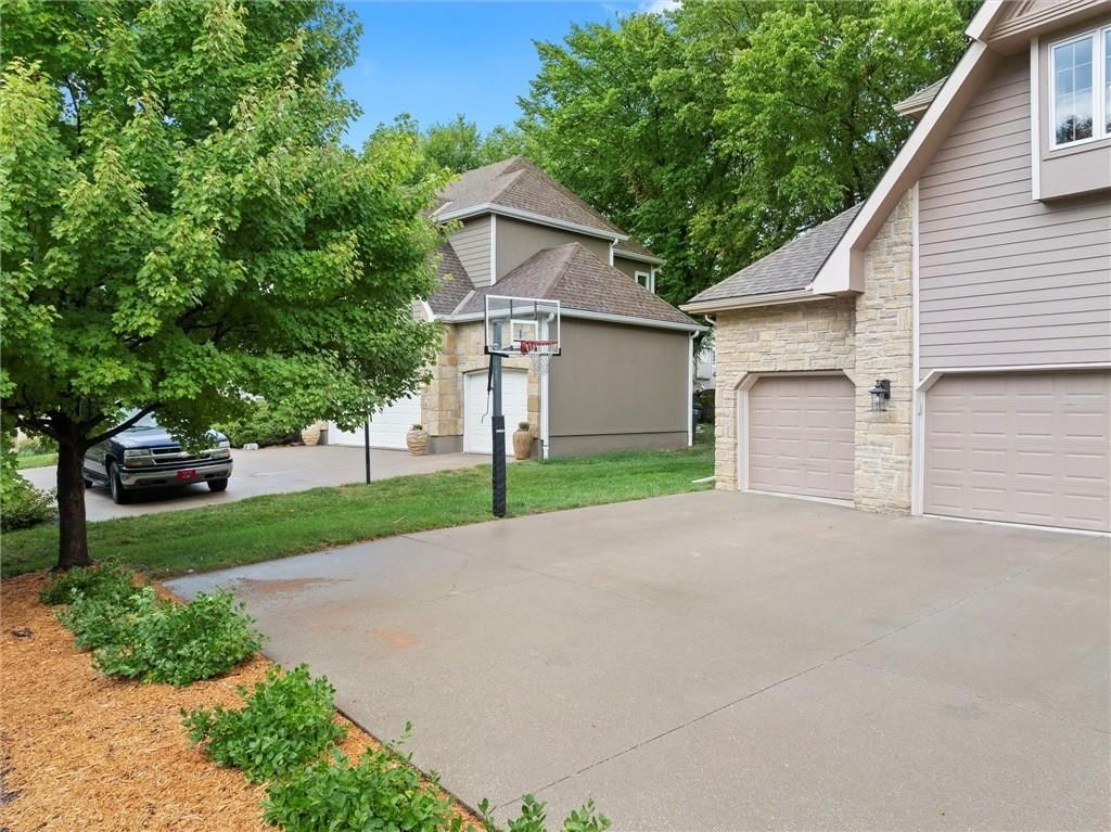 5204 Fox Chase Drive — photo 4