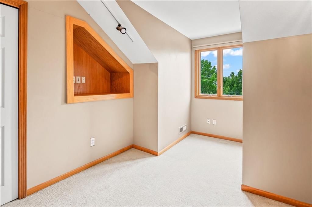 5204 Fox Chase Drive — photo 46
