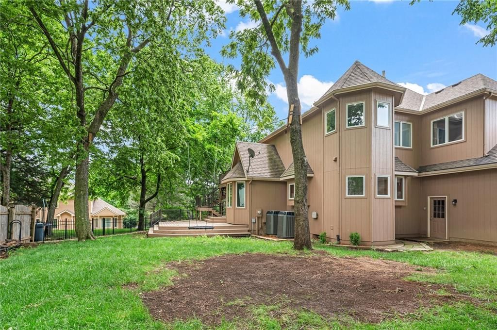 5204 Fox Chase Drive — photo 56